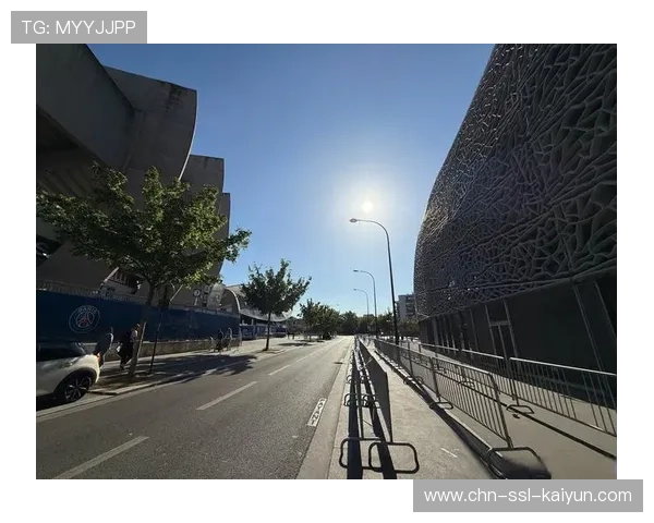 法甲球场绿色能源：太阳能与回收